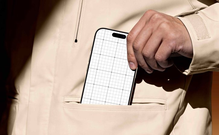 iPhone 17 Pro Max手机揣兜效果样机，iPhone 17 Pro Max智能贴图样机揣兜展示